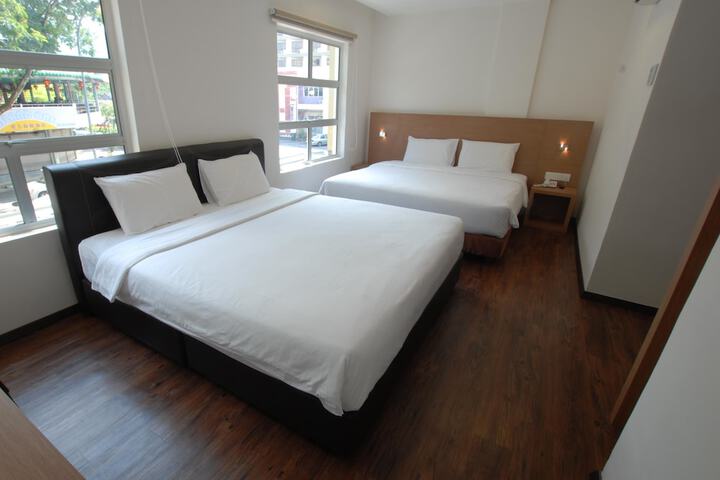 Room 8 of 32