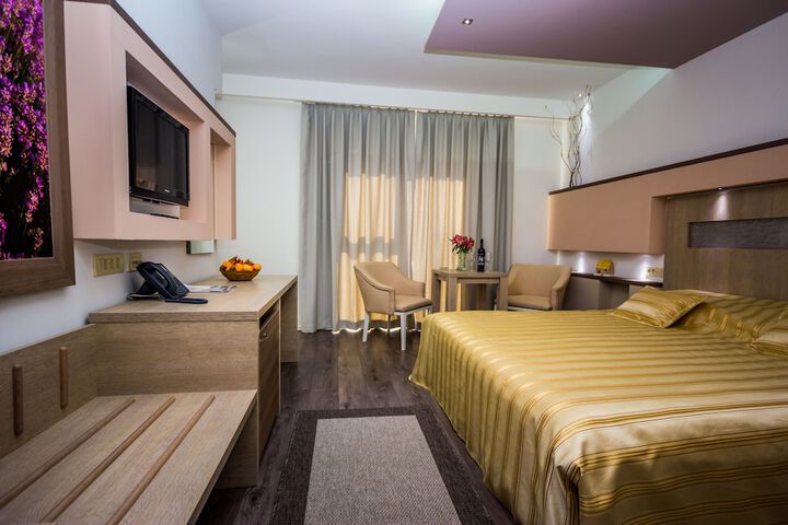 Room 8 of 67