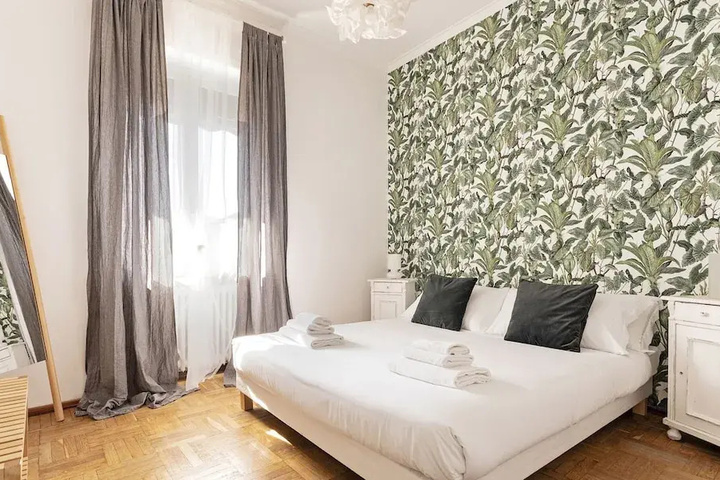 Room 4 of 11