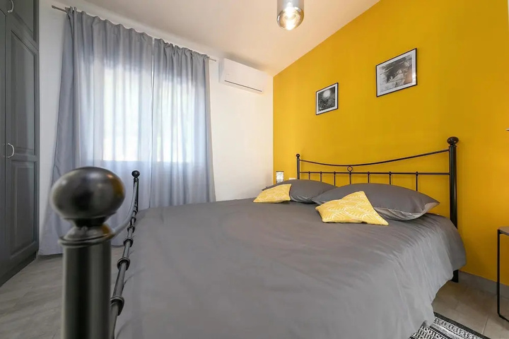 Room 5 of 19