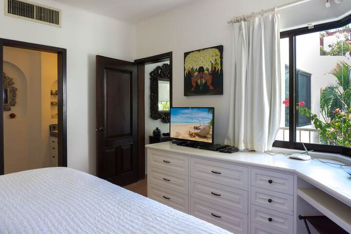 Room 21 of 102