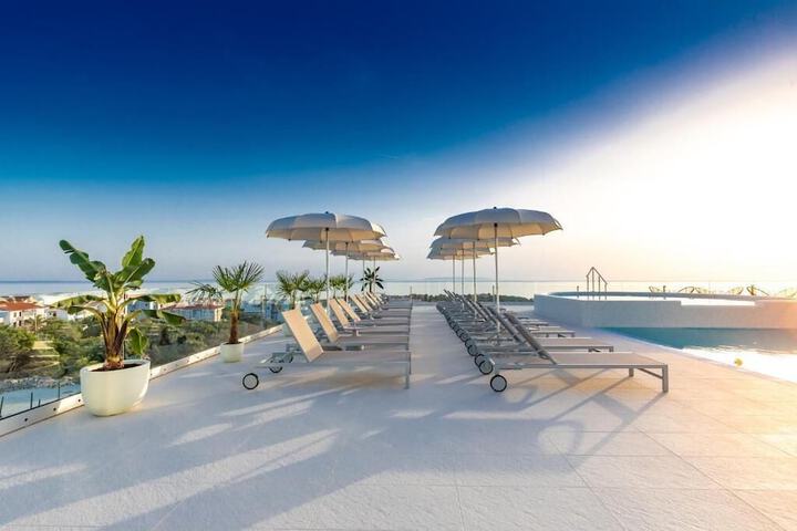 Sundeck 106 of 110