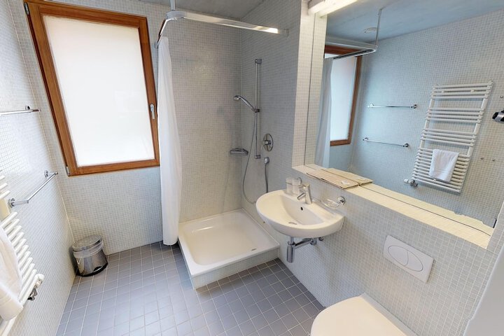 Room 16 of 35
