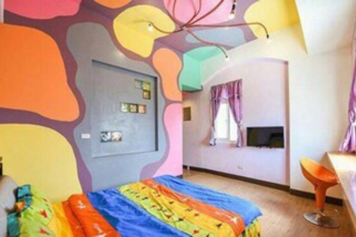 Room 12 of 22