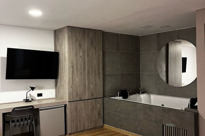 Room 15 of 137