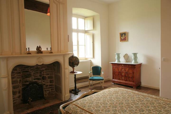 Room 6 of 48
