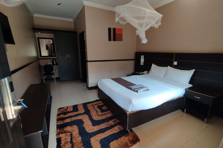 Room 10 of 19