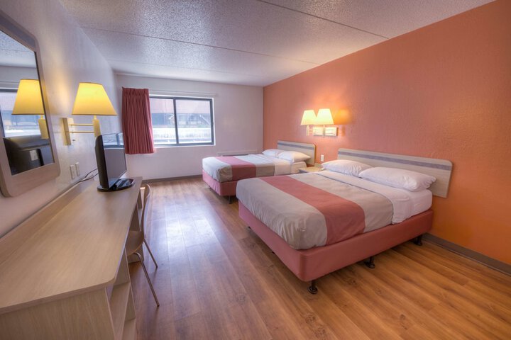 2 Double Beds (12 of 16)