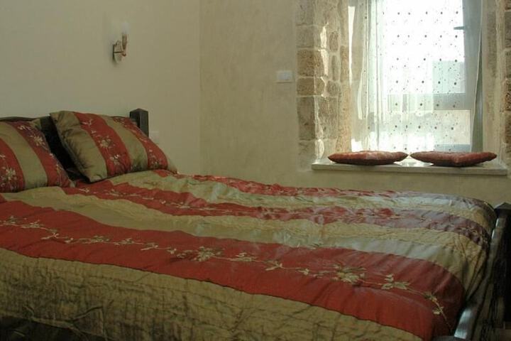 Room 3 of 27