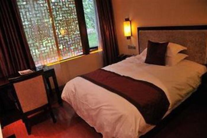 Room 4 of 15