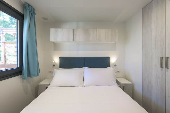 Room 2 of 32