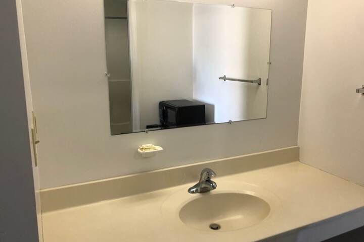 Room 6 of 17