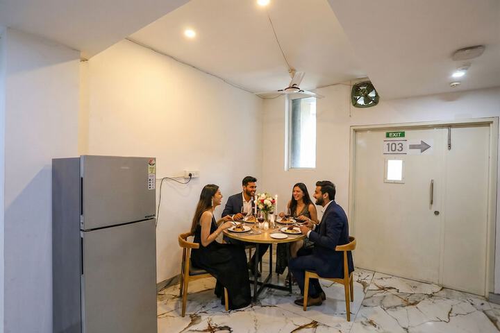 Dining 33 of 35