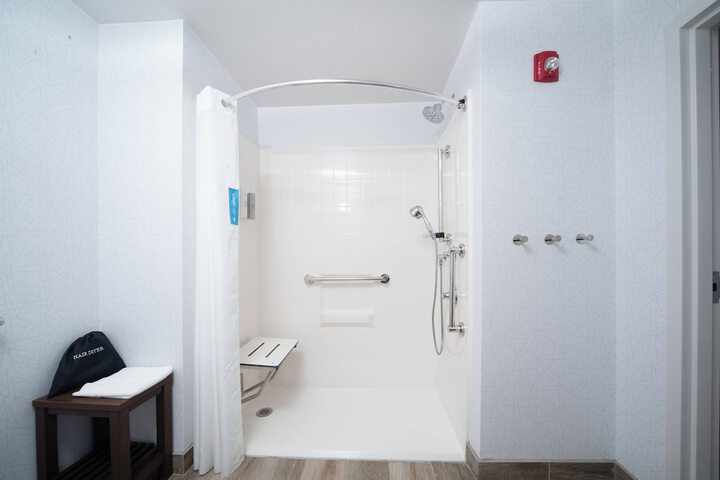 1 King Bed Accessible (7 of 12)