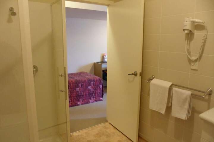 Room 27 of 47