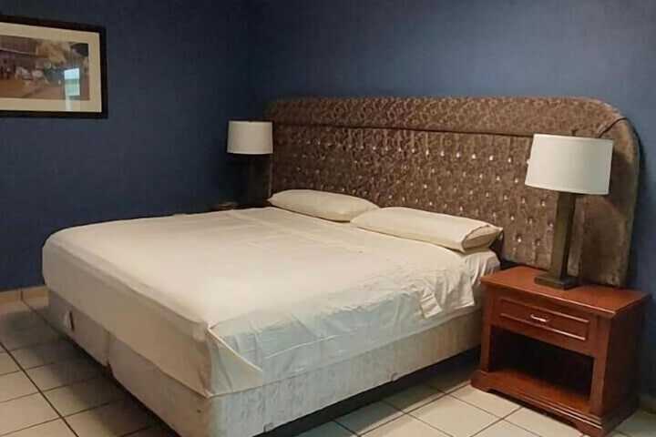 Room 6 of 12