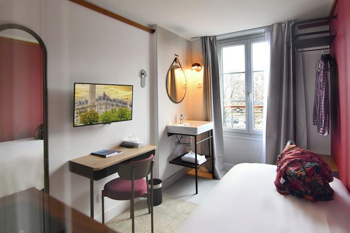 Room 16 of 44