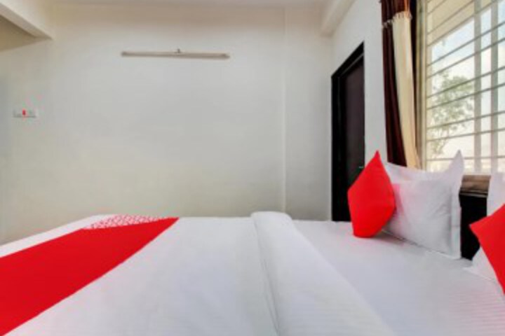 Warunase Palace by OYO Rooms