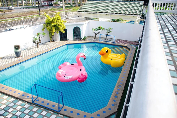 Pool 8 of 14