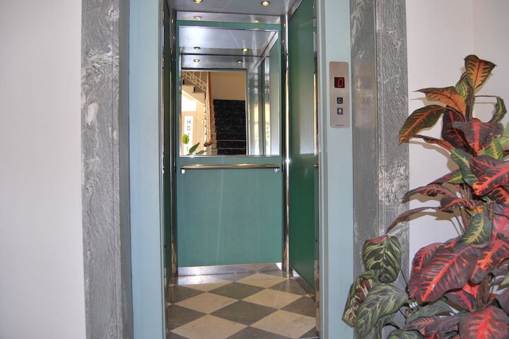 Entrance & Lobby