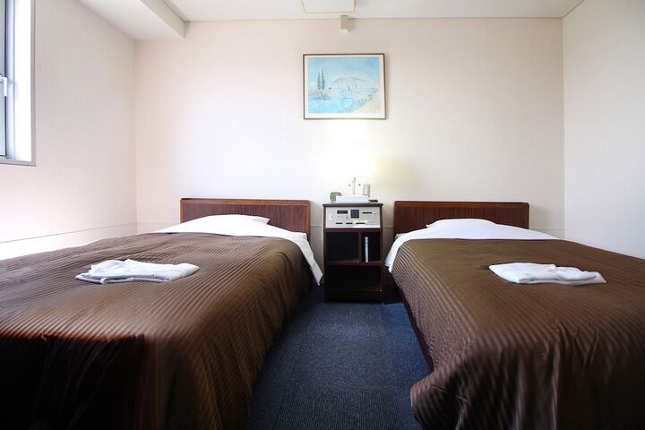 Room 11 of 29