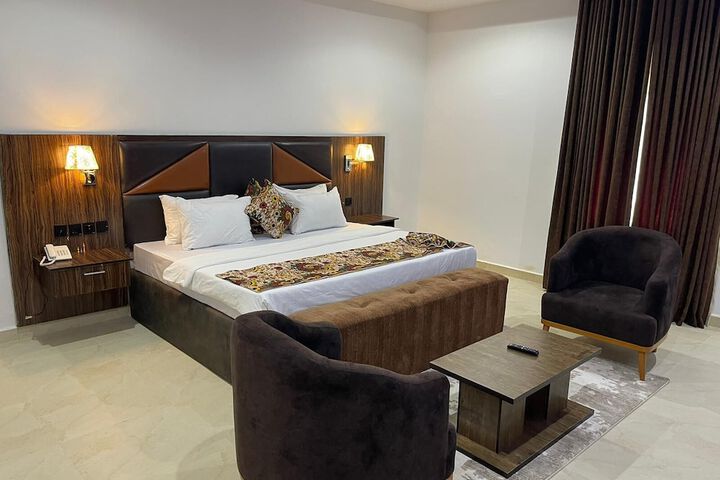 Room 6 of 62