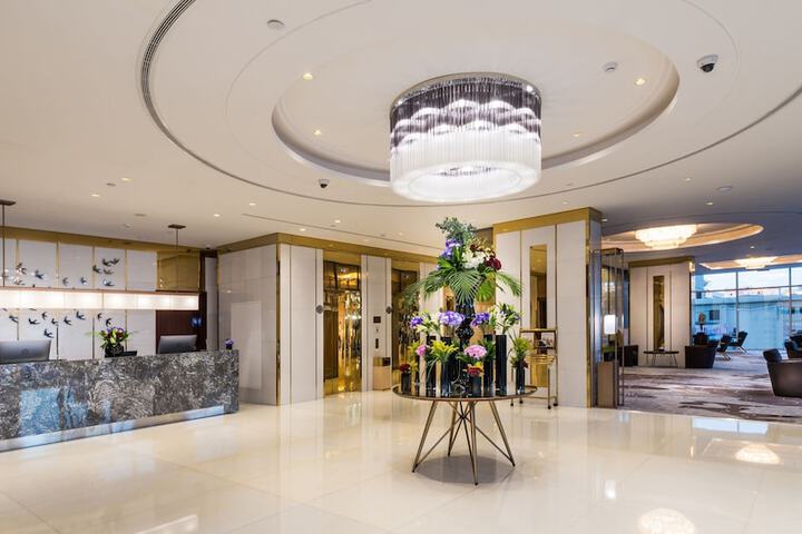 Entrance & Lobby