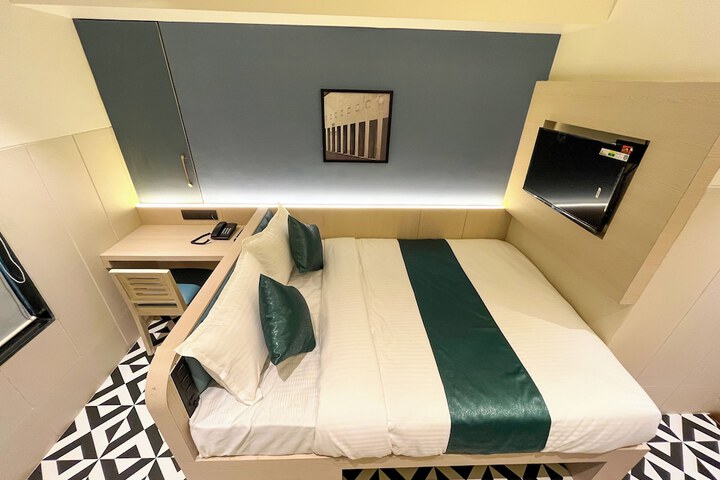 Room 15 of 48