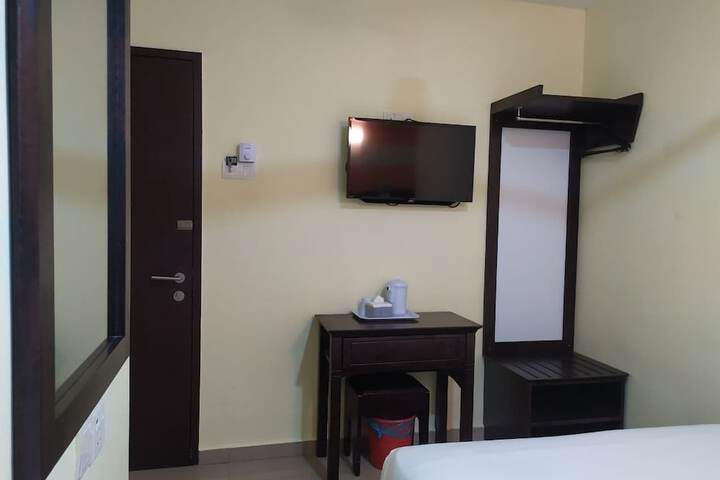 Room 17 of 33