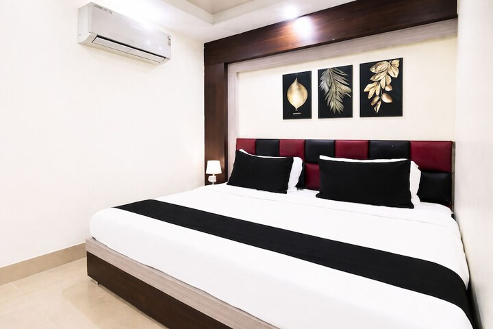Room 5 of 10