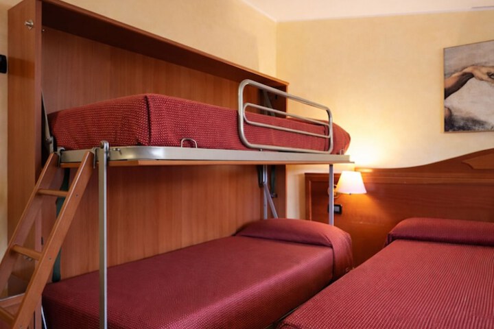 Room 43 of 105