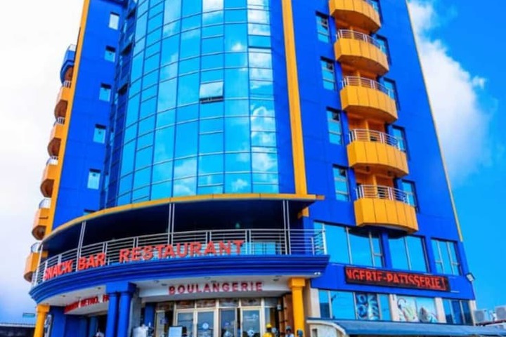 Exterior of Marriot Metropolitan Hotel