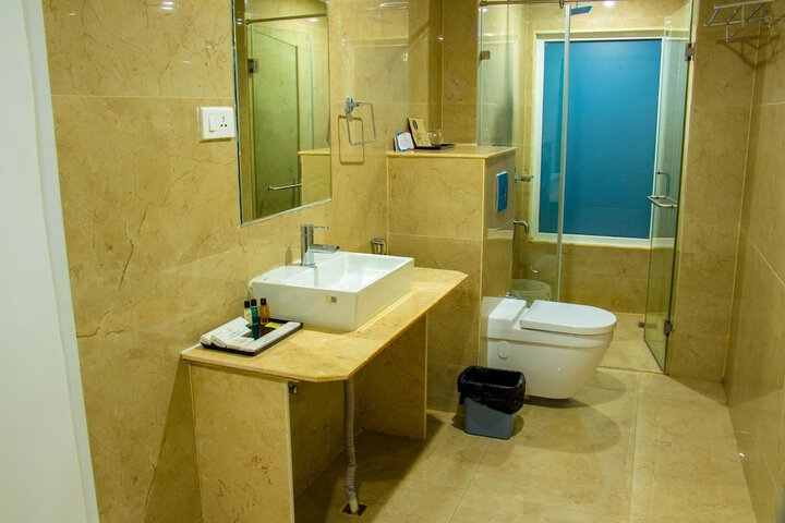 Room 10 of 17