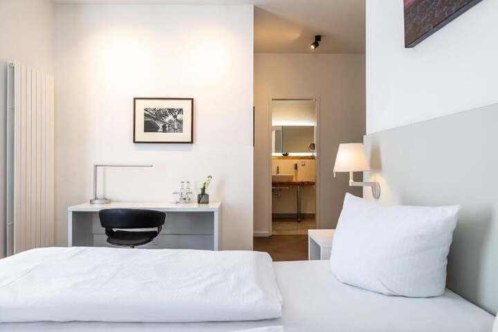 Room 29 of 37