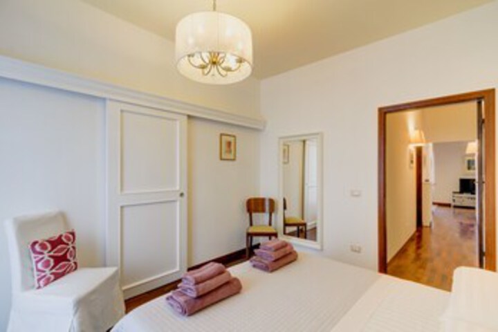 Room 35 of 53