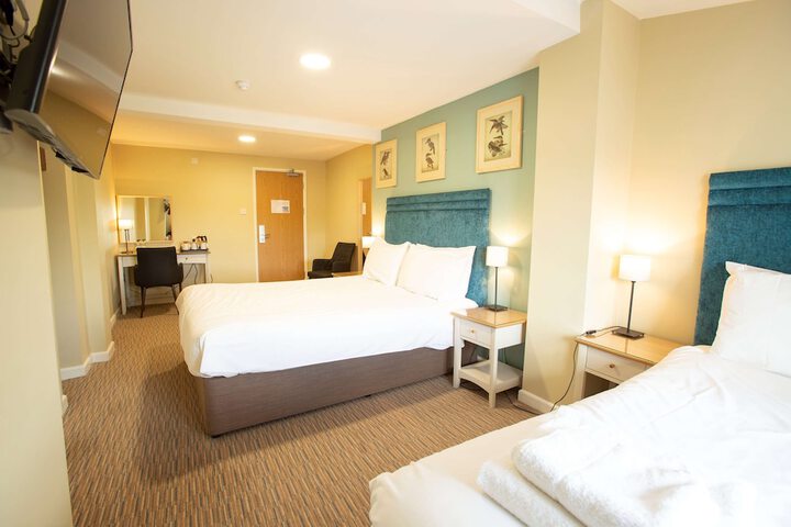 Room 32 of 80