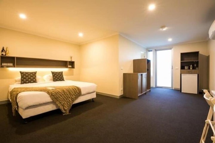Room 6 of 17