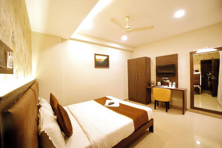 Room 13 of 30