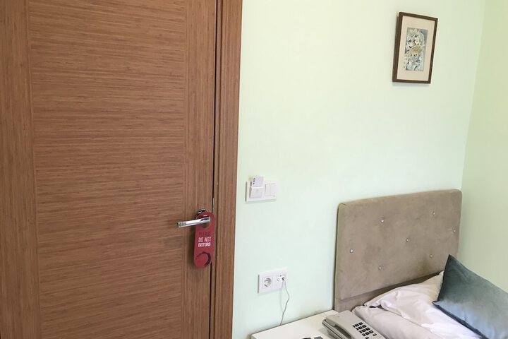 Room 13 of 23