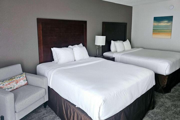 1 Queen Bed (5 of 10)