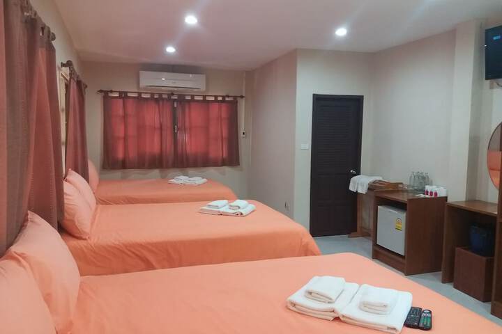 Room 6 of 33