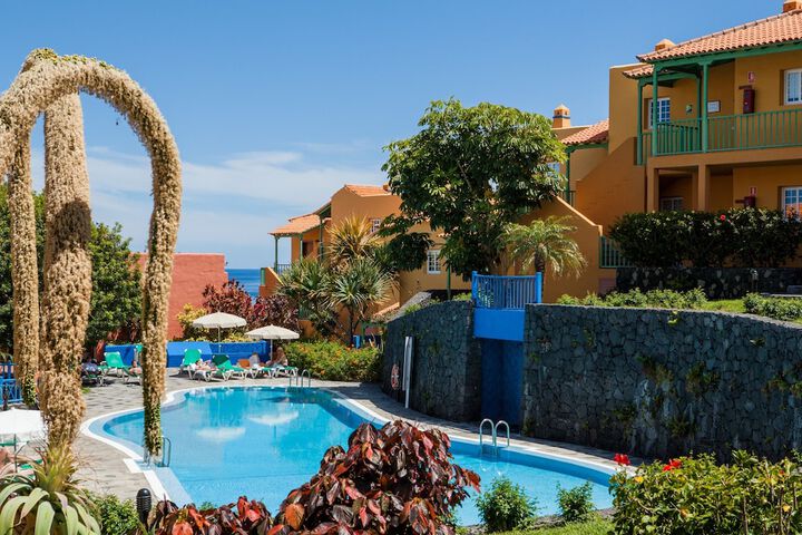 Hotel Pool