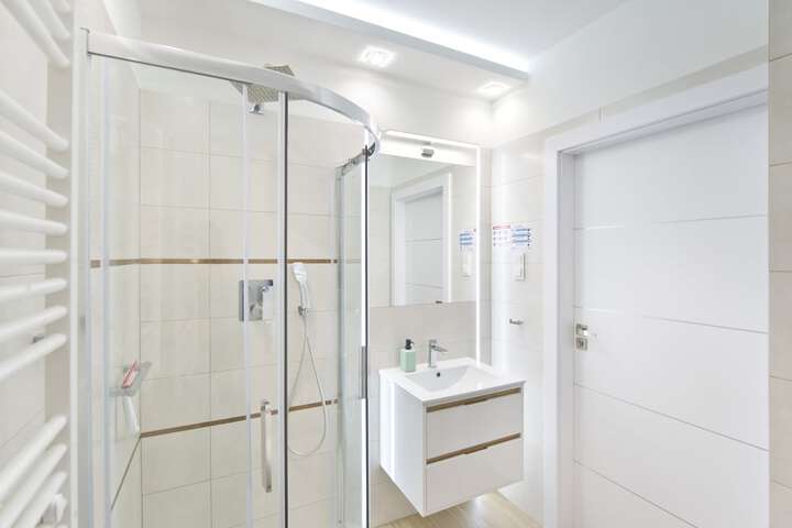 Room 152 of 181