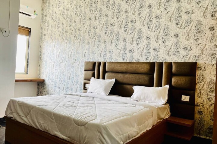 Room 16 of 20