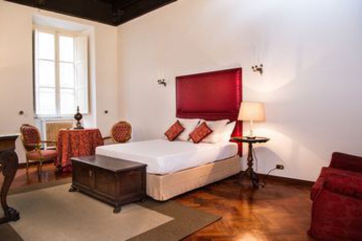 Room 100 of 196