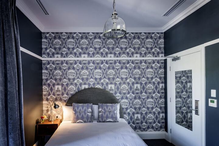 Room 16 of 36