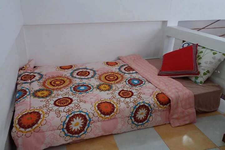 Room 6 of 150