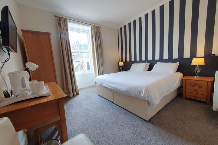 Room 5 of 18