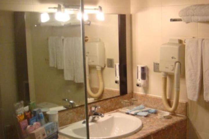 Phoenix Lake Hotel