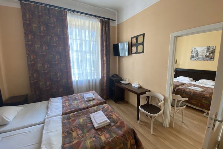 Room 77 of 272